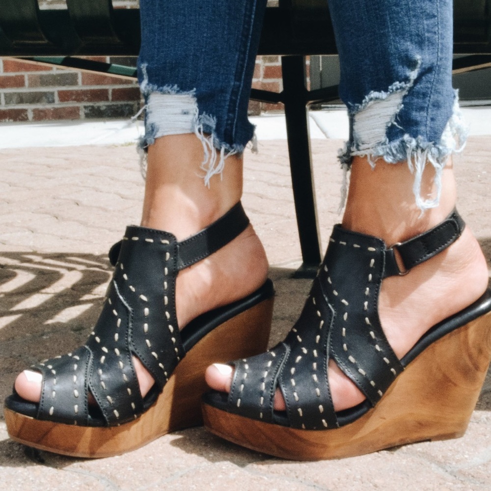 NWT Leather & Wood Padded Wedge